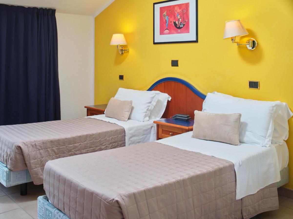 Hotel Ascot 리치오네 외부 사진