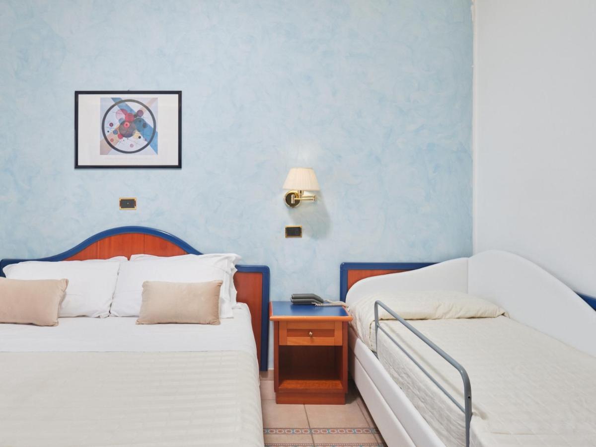 Hotel Ascot 리치오네 외부 사진