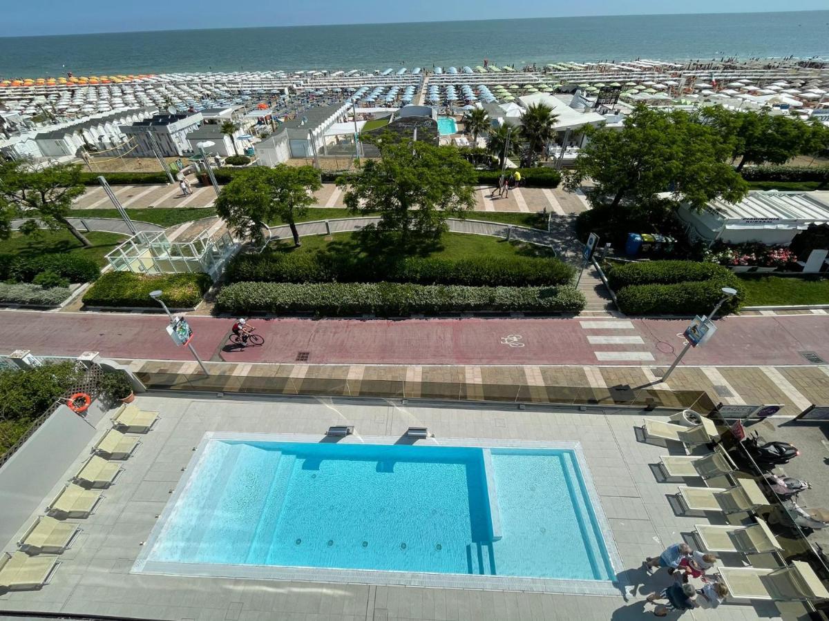 Hotel Ascot 리치오네 외부 사진
