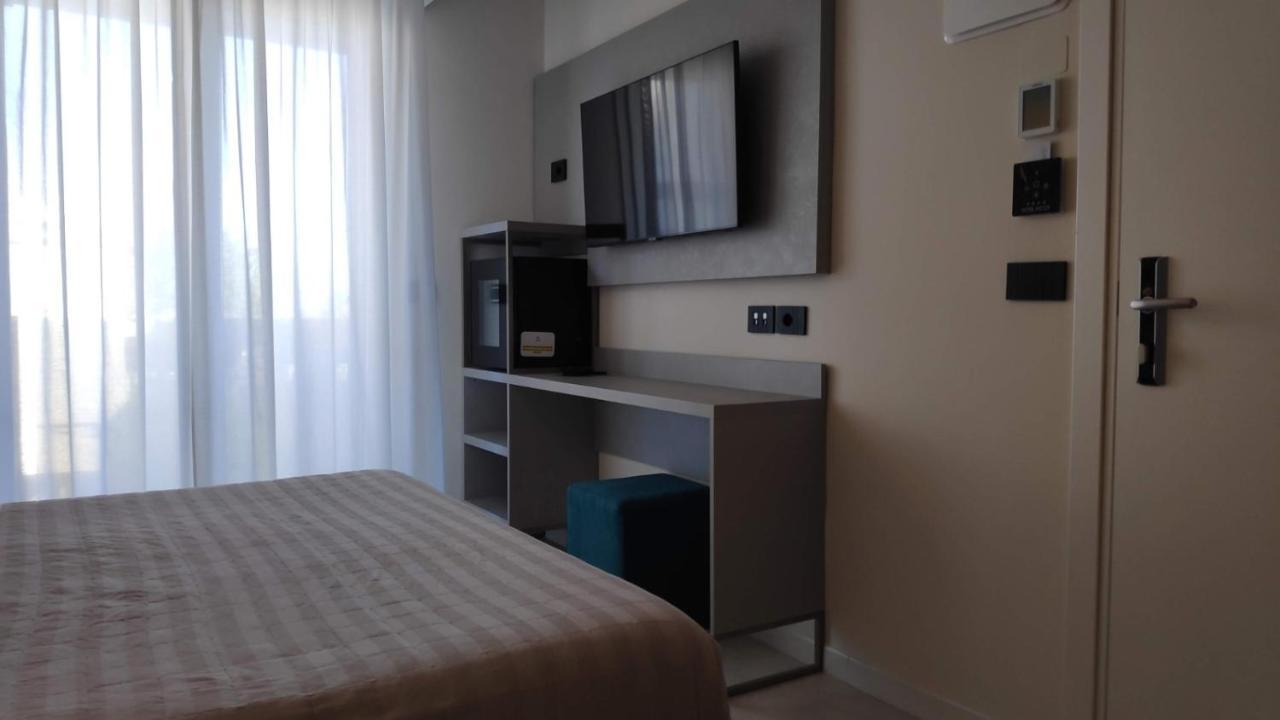 Hotel Ascot 리치오네 외부 사진