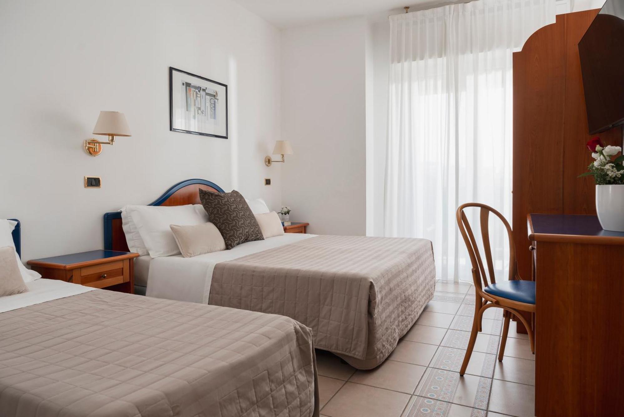 Hotel Ascot 리치오네 외부 사진