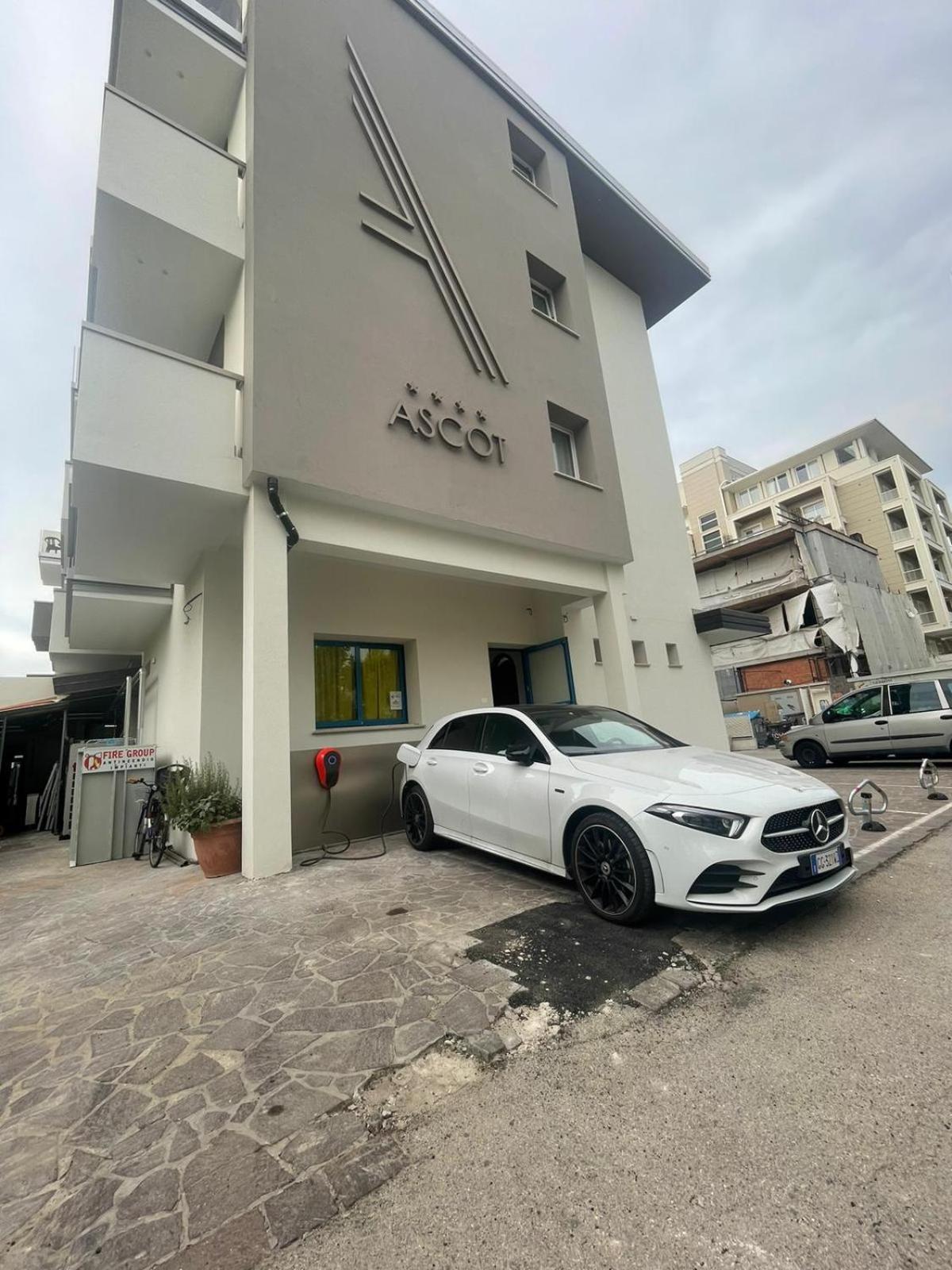 Hotel Ascot 리치오네 외부 사진